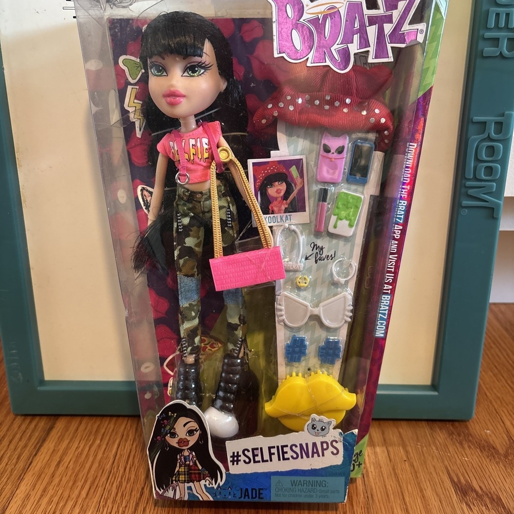 Bratz SelfieSnaps Jade Fashion Doll New In Box 2015 MGA Entertainment Retired